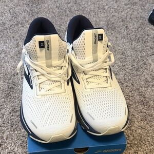 Brooks Ghost 14 White and Black Running Shoes